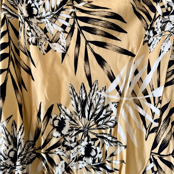 Guess Wrap Hi-Lo Wrap Tropical Print Skirt size Medium - Picture 5 of 5